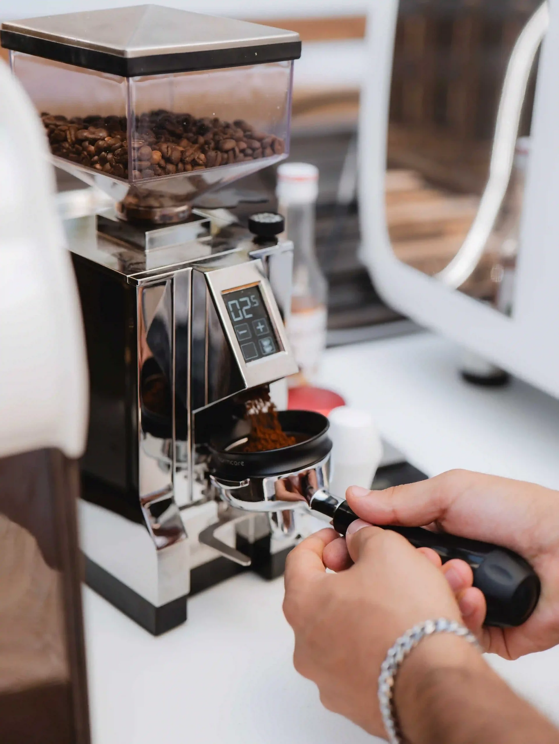 Kaffeemühle in Aktion von Eureka